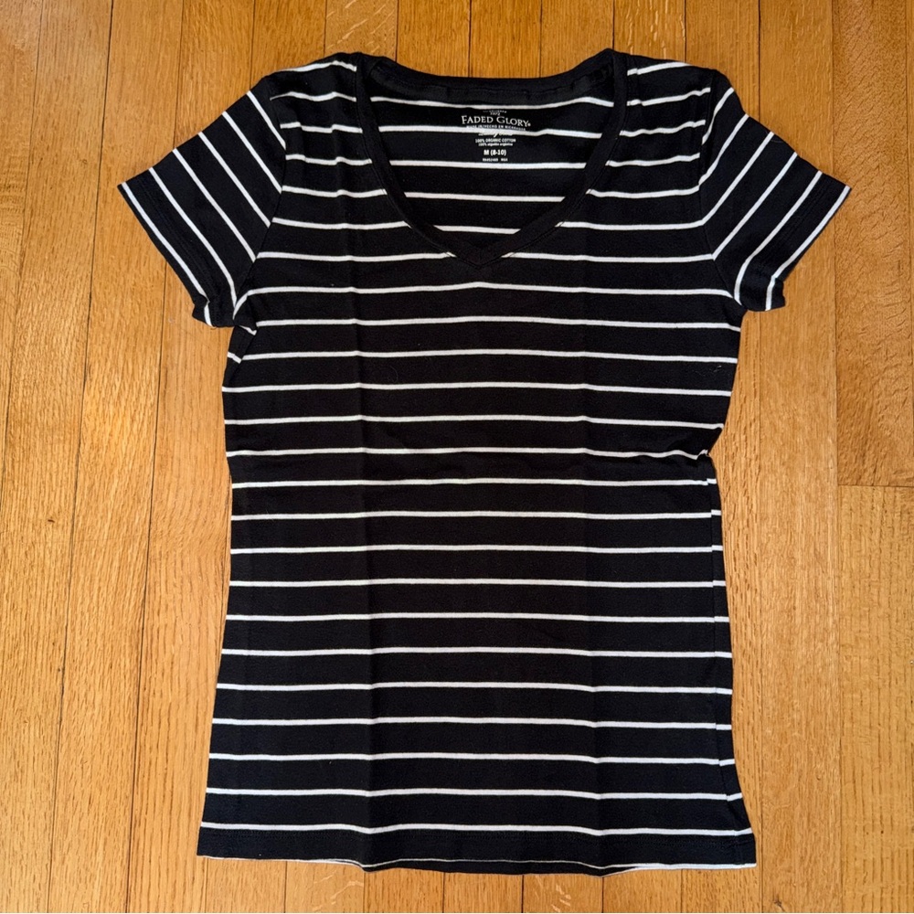 Faded Glory Classic Iconic Black And White Horizontal Stripe Tee V-neck M 8-10